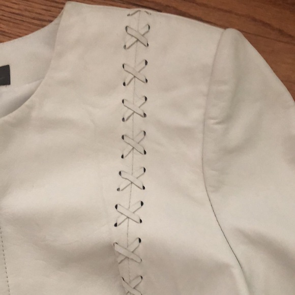 WHITE LEATER SHORT JACKET - Picture 4 of 7